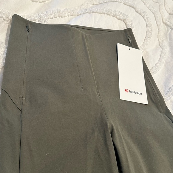 NWT Lululemon Smooth Fit Pull-on High Rise Cropped Pant in Army Green Size 2 - Picture 5 of 6